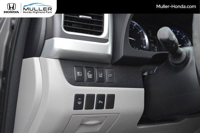used 2015 Toyota Highlander car, priced at $19,694