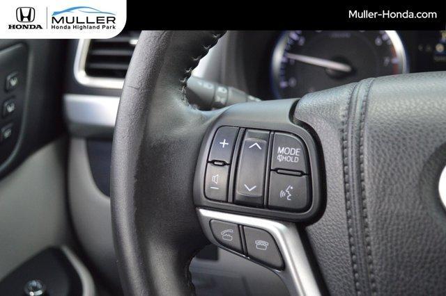 used 2015 Toyota Highlander car, priced at $19,694