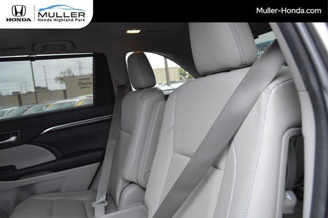 used 2015 Toyota Highlander car, priced at $19,694