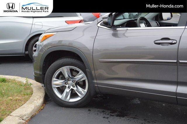 used 2015 Toyota Highlander car, priced at $19,694