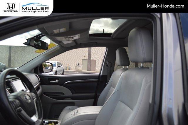 used 2015 Toyota Highlander car, priced at $19,694