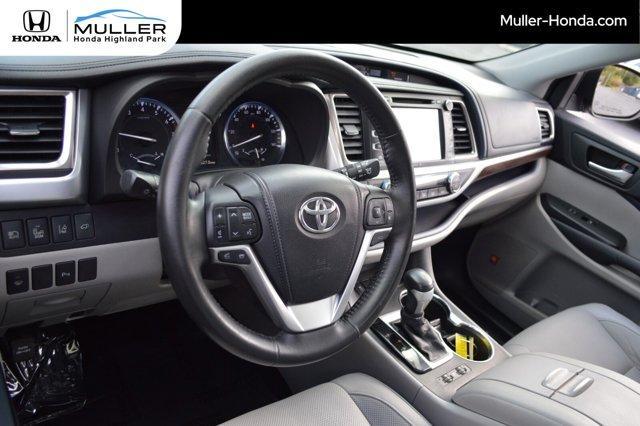 used 2015 Toyota Highlander car, priced at $19,694