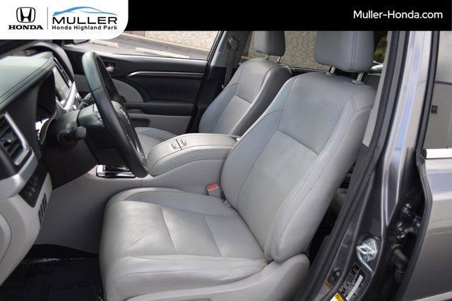 used 2015 Toyota Highlander car, priced at $19,694