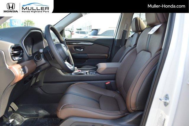 new 2025 Honda Pilot car, priced at $54,985