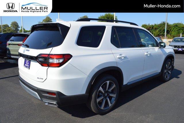 new 2025 Honda Pilot car, priced at $54,985
