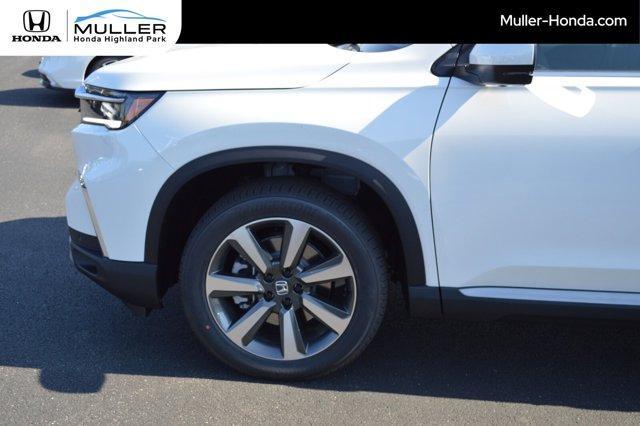 new 2025 Honda Pilot car, priced at $54,985
