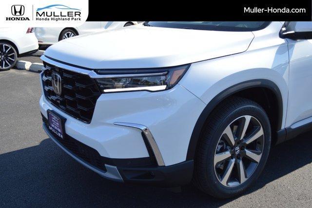new 2025 Honda Pilot car, priced at $54,985