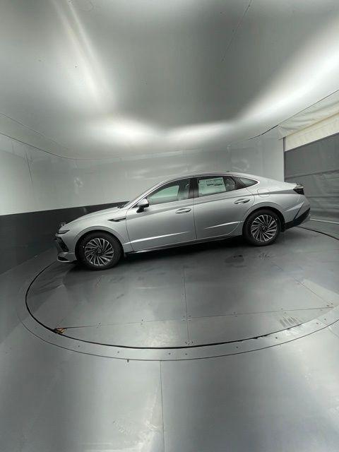 new 2025 Hyundai Sonata Hybrid car, priced at $31,095