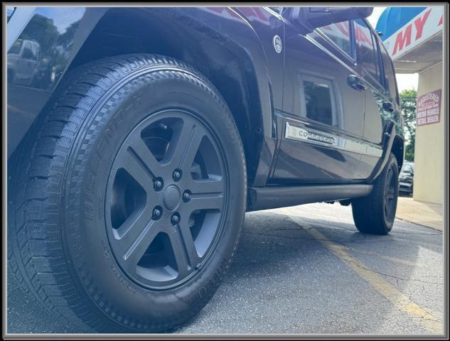 used 2009 Jeep Commander car, priced at $12,999