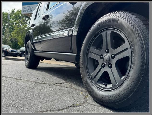 used 2009 Jeep Commander car, priced at $12,999