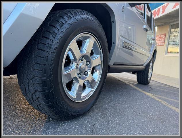 used 2007 Jeep Commander car, priced at $8,999