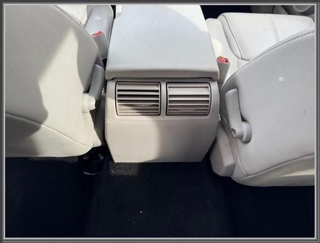used 2007 Jeep Commander car, priced at $8,999