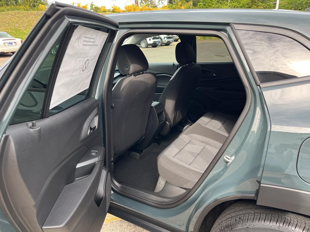 new 2025 Chevrolet Trax car