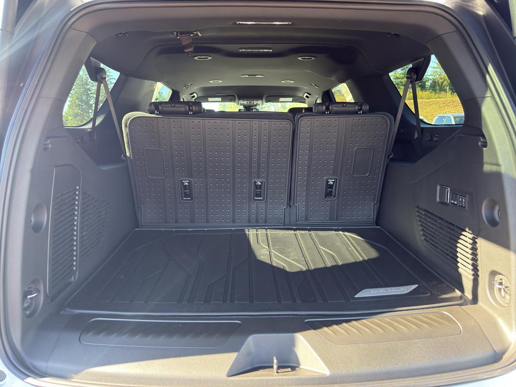 new 2025 Chevrolet Suburban car, priced at $73,180