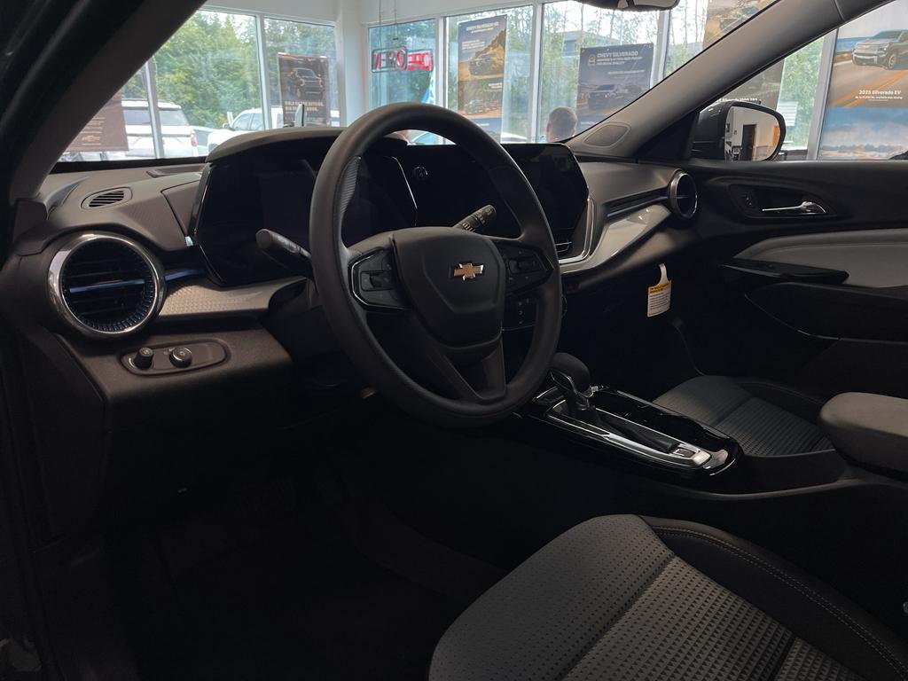 new 2025 Chevrolet Trax car, priced at $24,345