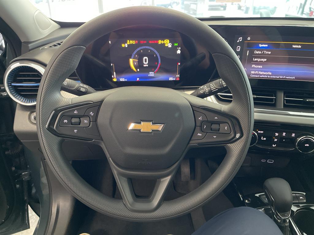 new 2025 Chevrolet Trax car, priced at $24,345