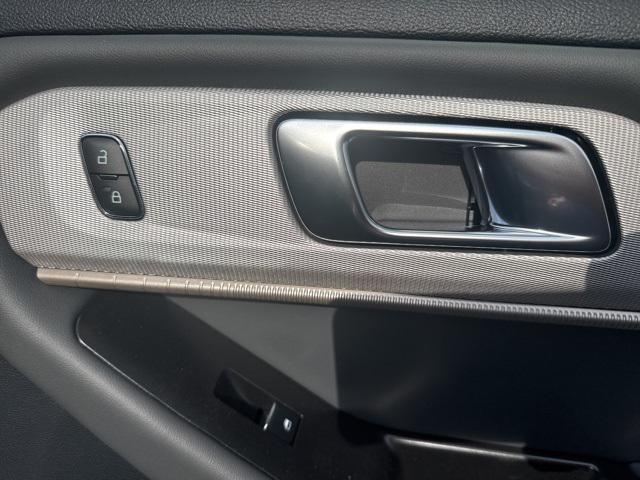 new 2025 Ford Explorer car, priced at $46,384