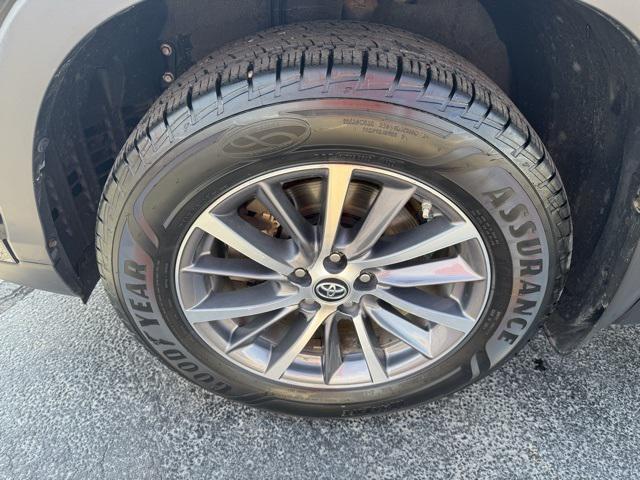 used 2019 Toyota Highlander Hybrid car, priced at $26,451