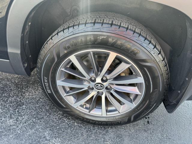 used 2019 Toyota Highlander Hybrid car, priced at $26,451