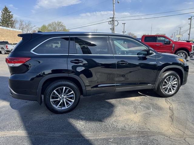 used 2019 Toyota Highlander Hybrid car, priced at $26,451