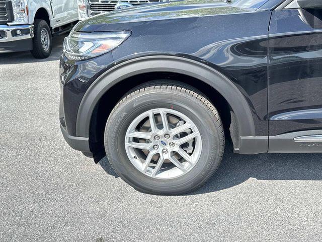 new 2025 Ford Explorer car, priced at $40,499