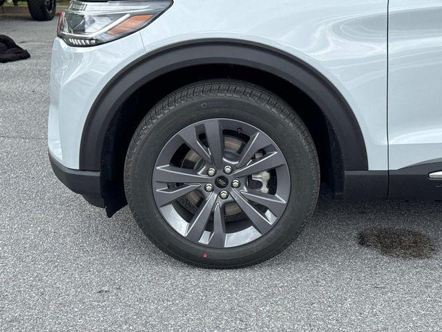 new 2025 Ford Explorer car, priced at $46,995