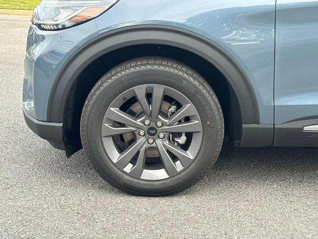 new 2025 Ford Explorer car, priced at $46,995