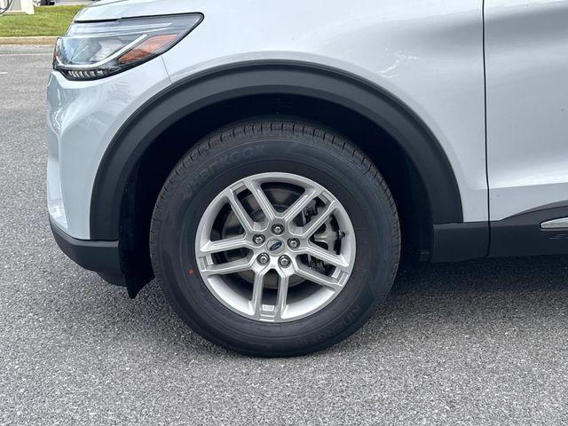 new 2025 Ford Explorer car, priced at $41,995