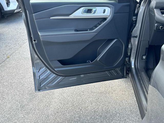new 2025 Ford Explorer car, priced at $40,499