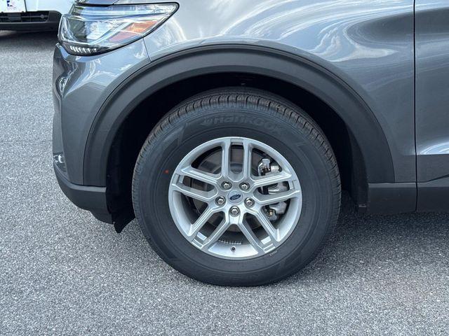 new 2025 Ford Explorer car, priced at $40,499