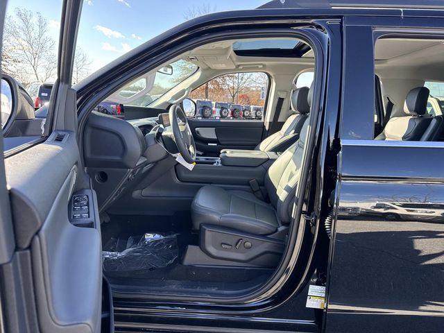 new 2025 Ford Expedition Max car, priced at $75,345