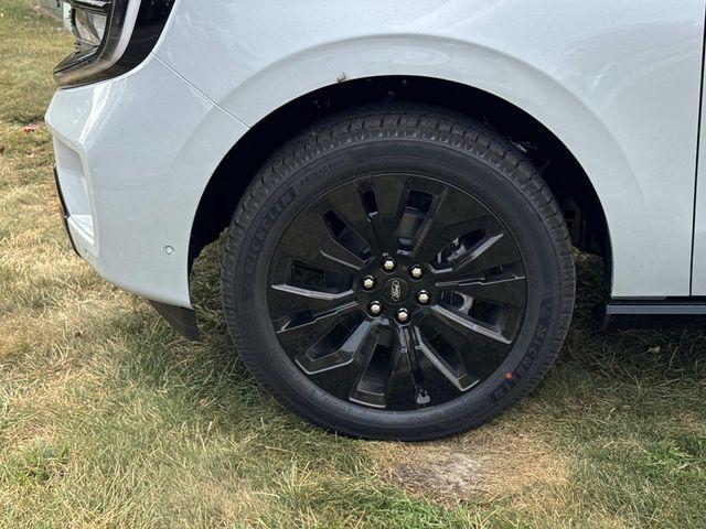 new 2025 Ford Expedition car, priced at $77,995