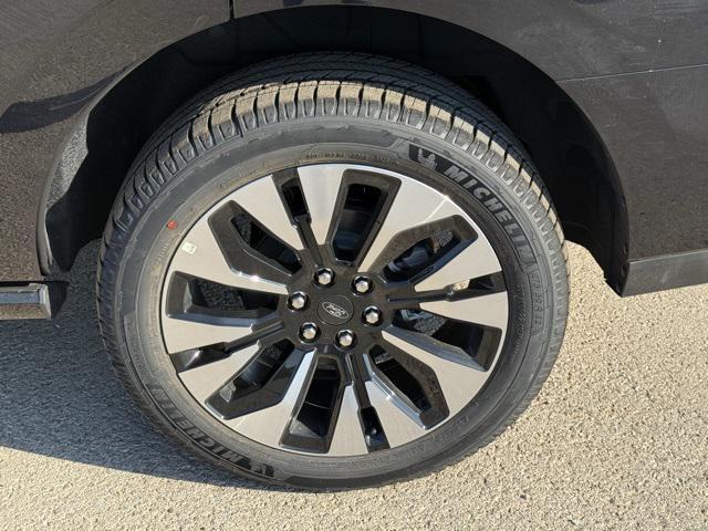 new 2025 Ford Expedition car, priced at $79,262