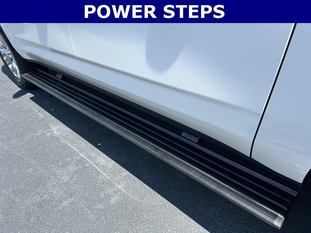 new 2025 Chevrolet Suburban car, priced at $80,965