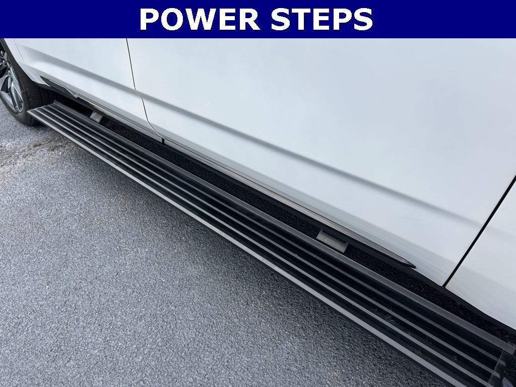 used 2023 Cadillac Escalade ESV car, priced at $73,999