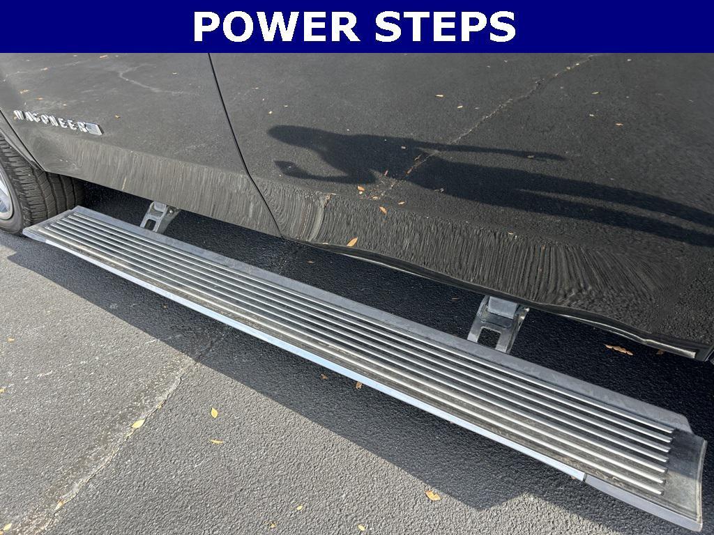 used 2022 Jeep Wagoneer car, priced at $34,599