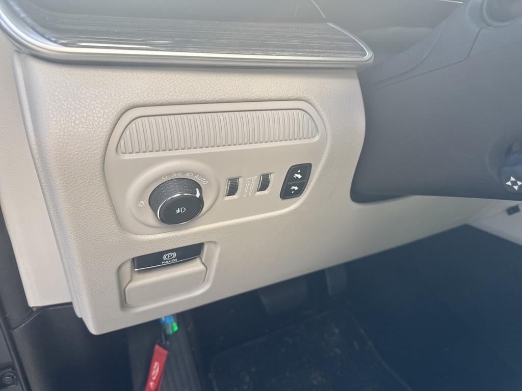 used 2022 Jeep Wagoneer car, priced at $38,399