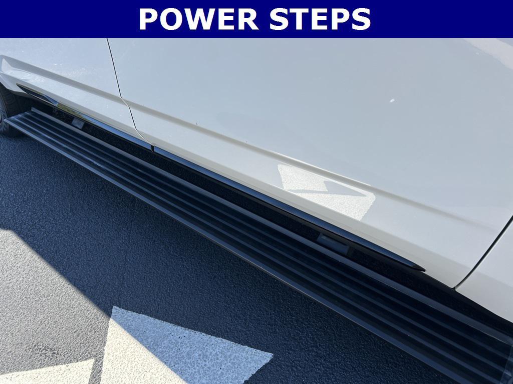 used 2022 Cadillac Escalade ESV car, priced at $59,499