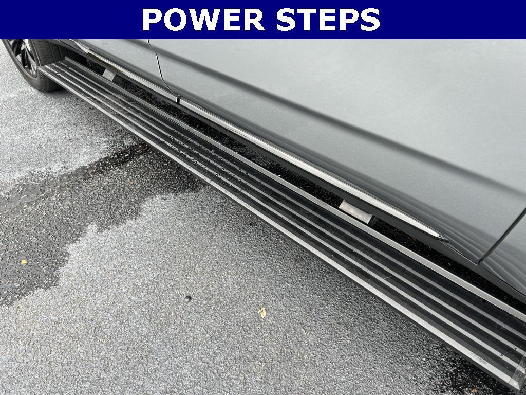 used 2024 Cadillac Escalade ESV car, priced at $75,777