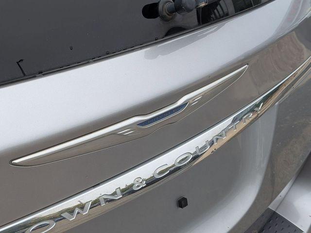 used 2015 Chrysler Town & Country car, priced at $8,999
