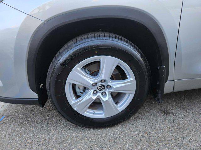 used 2023 Toyota Highlander car, priced at $32,915