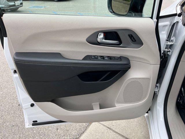 used 2024 Chrysler Pacifica car, priced at $33,018