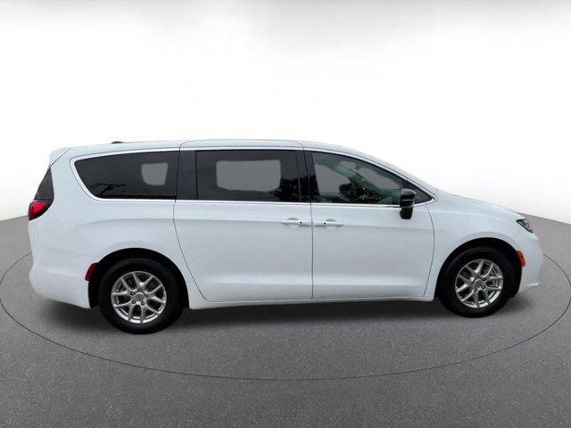 used 2024 Chrysler Pacifica car, priced at $29,596
