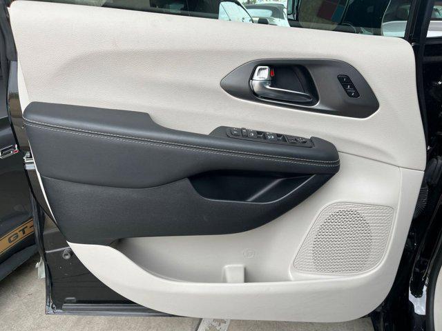 used 2024 Chrysler Pacifica car, priced at $33,846
