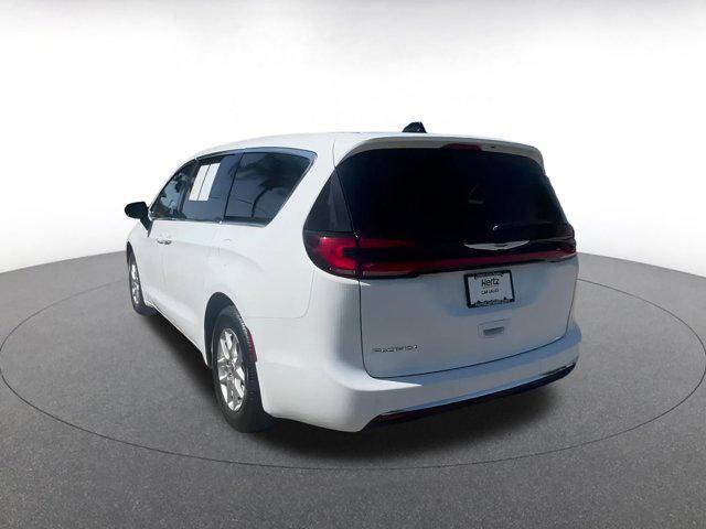 used 2024 Chrysler Pacifica car, priced at $31,336