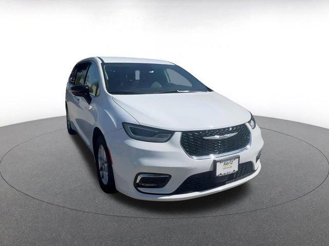 used 2024 Chrysler Pacifica car, priced at $31,336