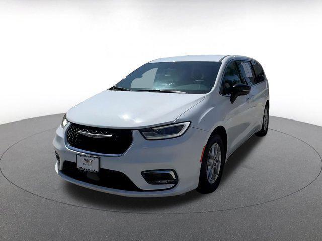 used 2024 Chrysler Pacifica car, priced at $28,888