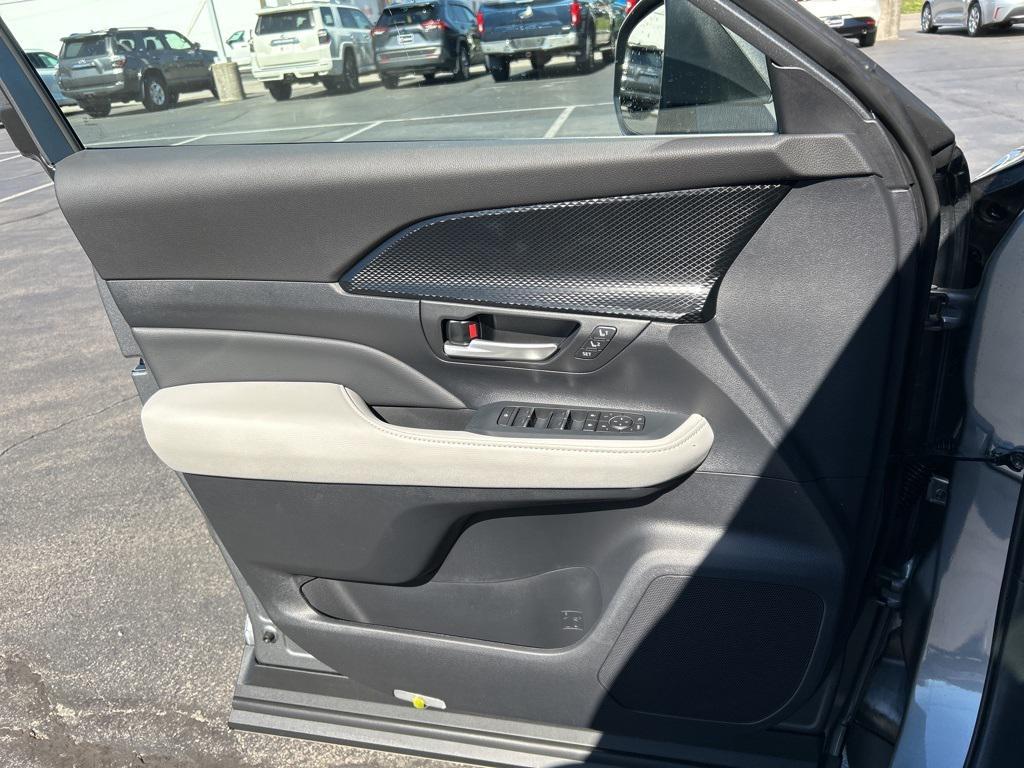 new 2026 Toyota Grand Highlander Hybrid car, priced at $61,768