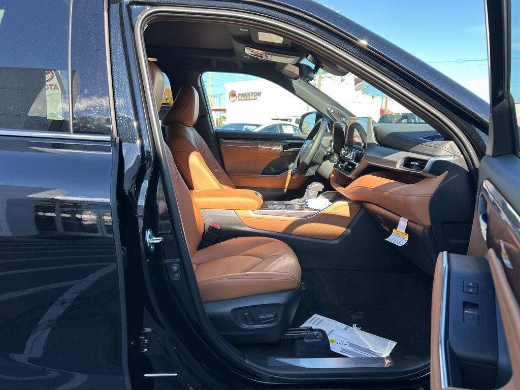 new 2026 Toyota Highlander Hybrid car, priced at $57,387