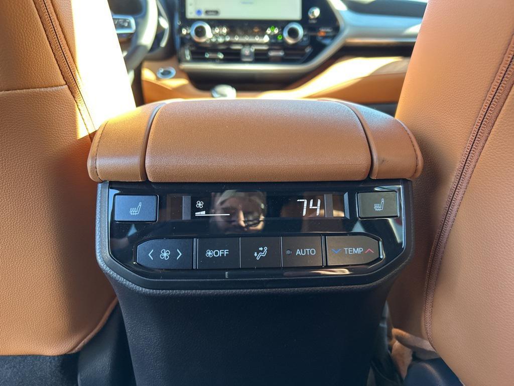new 2026 Toyota Highlander Hybrid car, priced at $57,387